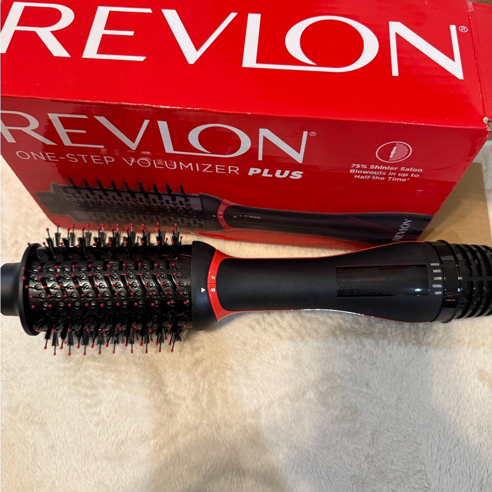 Revlon One-Step Volumizer Plus - Black and Red